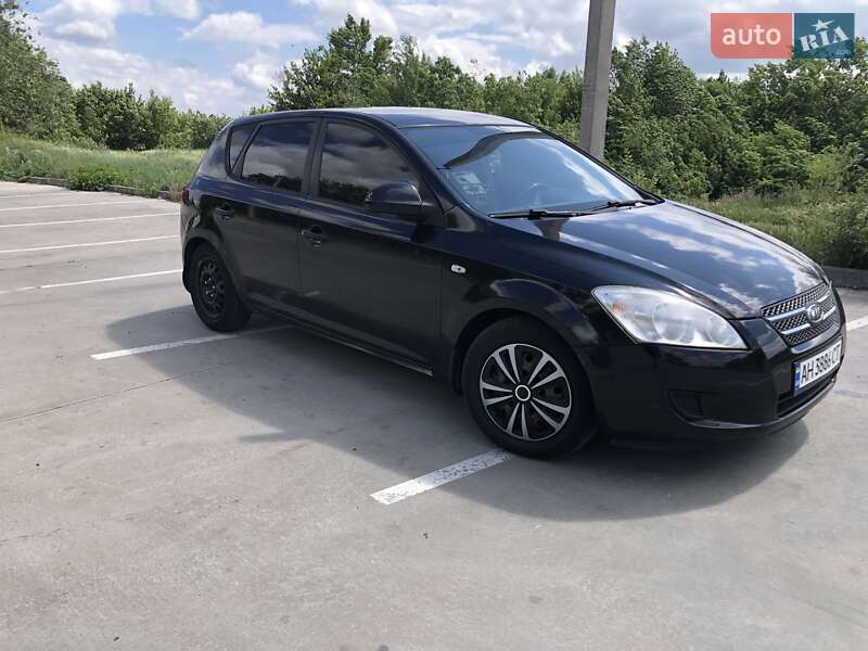 Хэтчбек Kia Ceed 2008 в Синельниково
