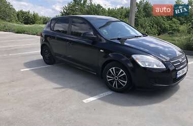 Хэтчбек Kia Ceed 2008 в 