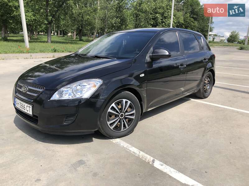 Хэтчбек Kia Ceed 2008 в Синельниково
