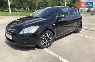Хэтчбек Kia Ceed 2008 в 