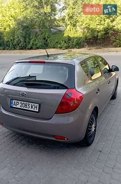 Хэтчбек Kia Ceed 2007 в 