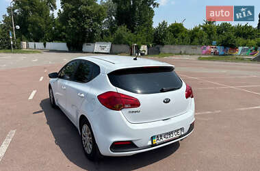 Хэтчбек Kia Ceed 2013 в 
