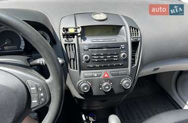 Хэтчбек Kia Ceed 2008 в 
