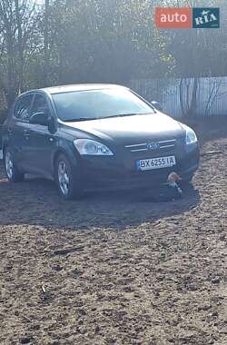 Хэтчбек Kia Ceed 2008 в 
