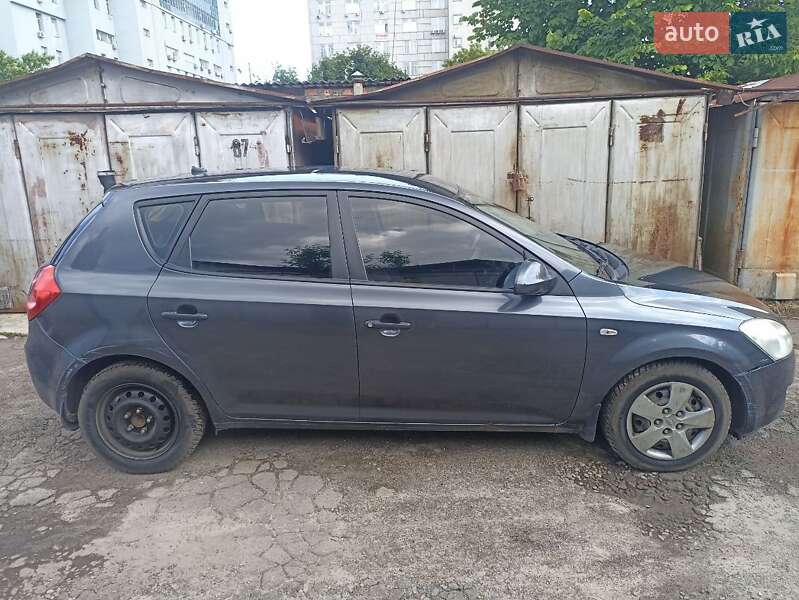 Хэтчбек Kia Ceed 2008 в Киеве