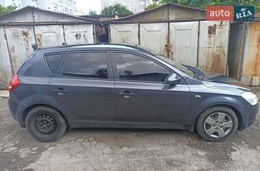Хэтчбек Kia Ceed 2008 в 