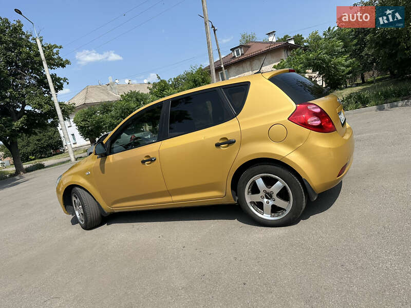 Хетчбек Kia Ceed 2008 в Дніпрі