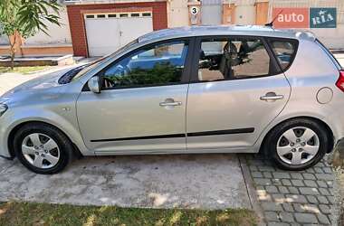 Хэтчбек Kia Ceed 2009 в 