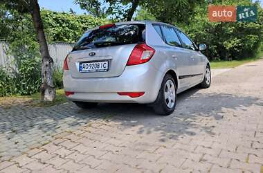 Хэтчбек Kia Ceed 2009 в 