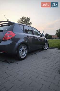 Хэтчбек Kia Ceed 2008 в 