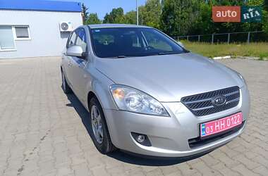 Хетчбек Kia Ceed 2009 в 