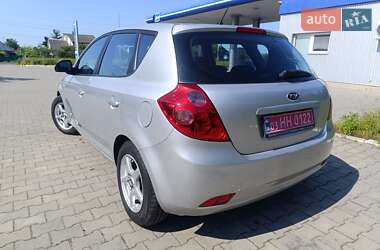 Хетчбек Kia Ceed 2009 в 
