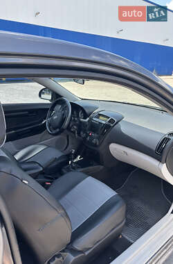 Хэтчбек Kia Ceed 2008 в 