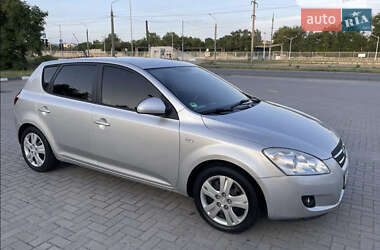 Хэтчбек Kia Ceed 2007 в 