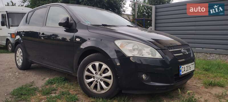 Хэтчбек Kia Ceed 2007 в 