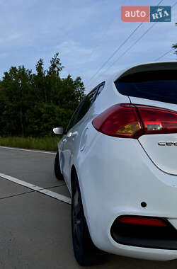 Хэтчбек Kia Ceed 2013 в 