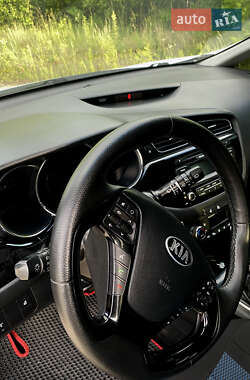 Хэтчбек Kia Ceed 2013 в 