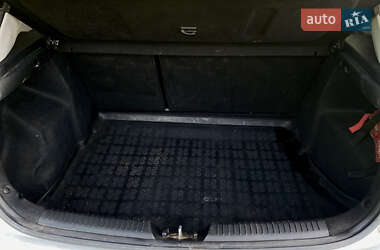 Хэтчбек Kia Ceed 2013 в 
