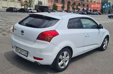 Хэтчбек Kia Ceed 2009 в 