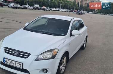 Хэтчбек Kia Ceed 2009 в 