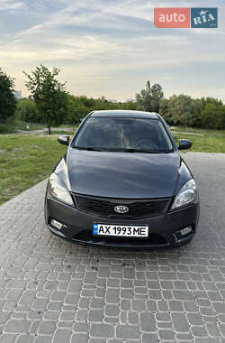 Хэтчбек Kia Ceed 2009 в 