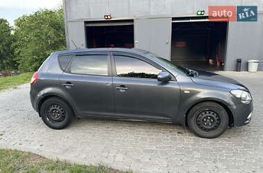 Хэтчбек Kia Ceed 2009 в 