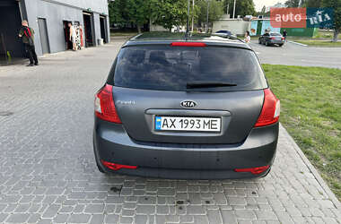 Хэтчбек Kia Ceed 2009 в 