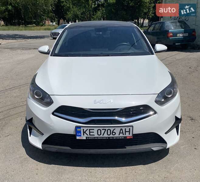 Хетчбек Kia Ceed 2023 в Дніпрі фото Хетчбек Kia Ceed 2023 в Дніпрі