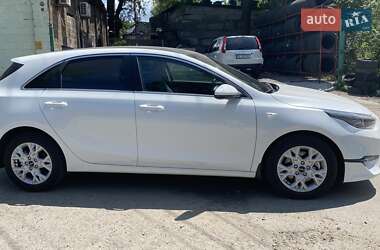 Хетчбек Kia Ceed 2023 в Дніпрі фото 8 Хетчбек Kia Ceed 2023 в Дніпрі