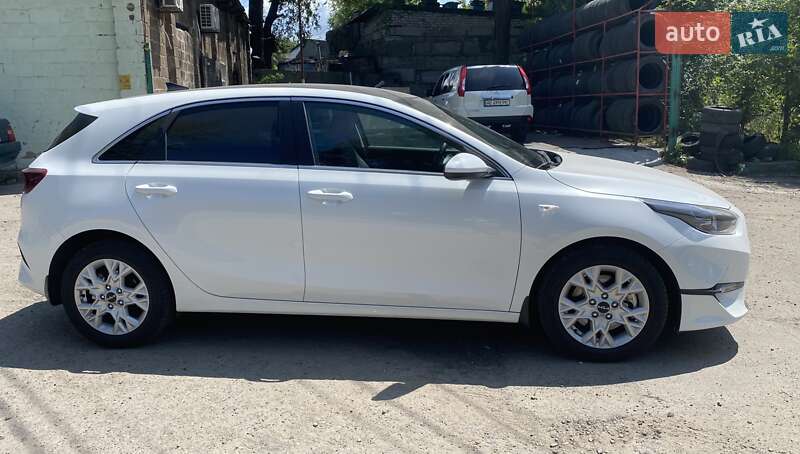 Хетчбек Kia Ceed 2023 в Дніпрі фото 8 Хетчбек Kia Ceed 2023 в Дніпрі