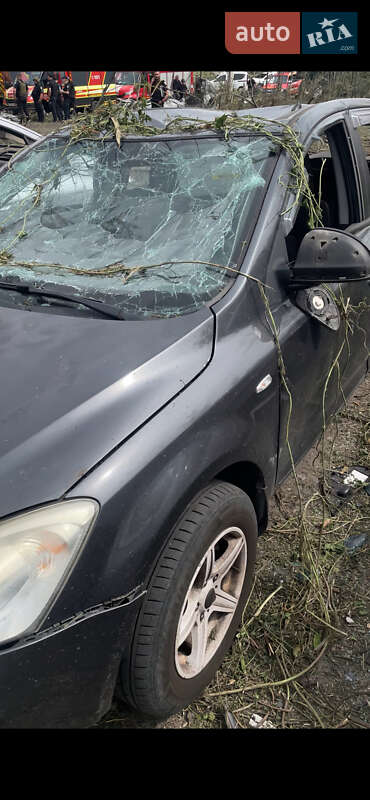 Хэтчбек Kia Ceed 2008 в Каменском