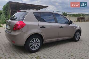 Хетчбек Kia Ceed 2007 в 
