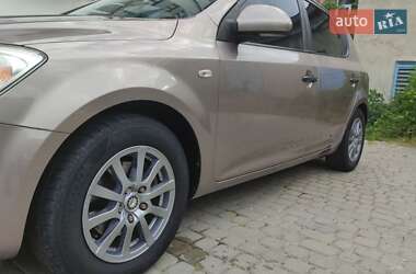 Хетчбек Kia Ceed 2007 в 