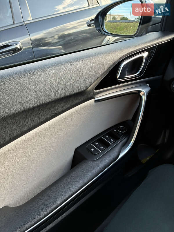 Хетчбек Kia Ceed 2019 в Києві фото 5 Хетчбек Kia Ceed 2019 в Києві