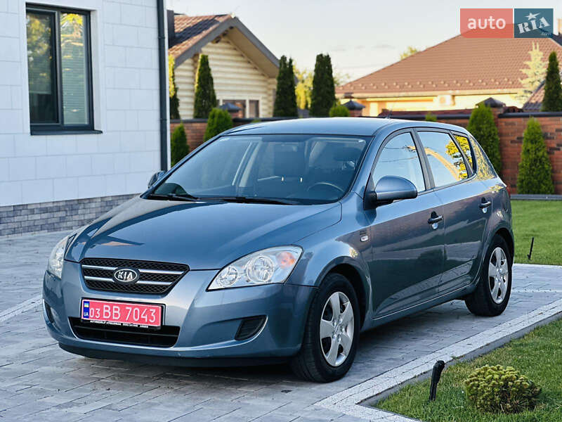 Хэтчбек Kia Ceed 2009 в Луцке