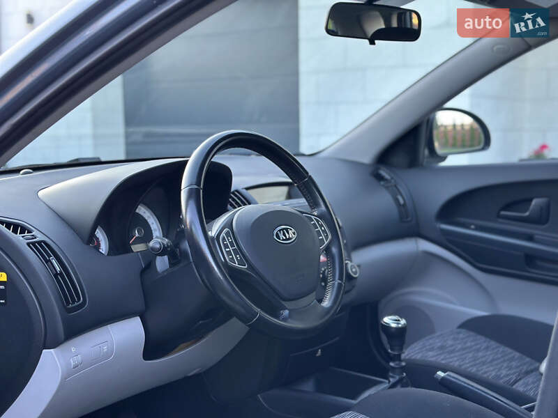Хэтчбек Kia Ceed 2009 в Луцке