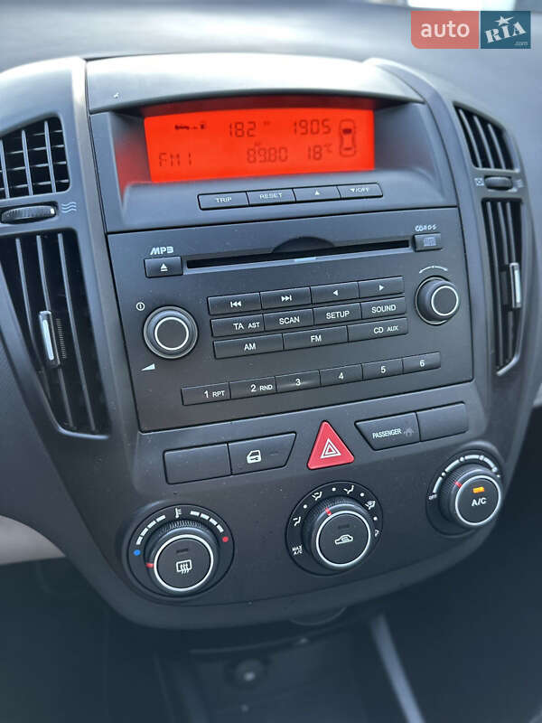 Хэтчбек Kia Ceed 2009 в Луцке