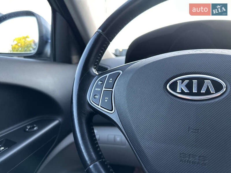 Хэтчбек Kia Ceed 2009 в Луцке