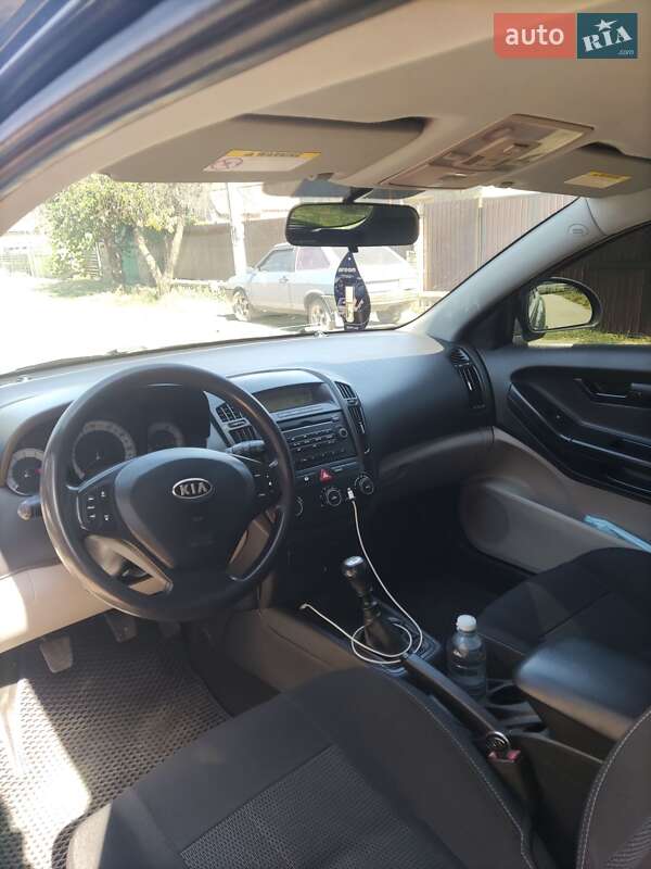 Хэтчбек Kia Ceed 2008 в Одессе