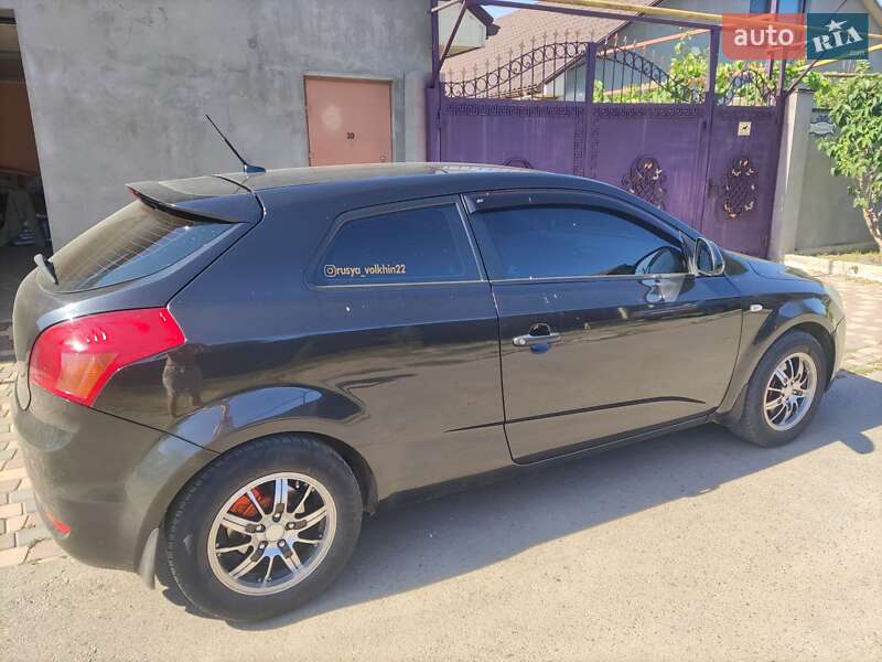 Хэтчбек Kia Ceed 2008 в Одессе
