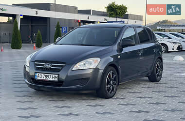 Хэтчбек Kia Ceed 2007 в 