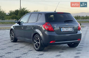 Хэтчбек Kia Ceed 2007 в 