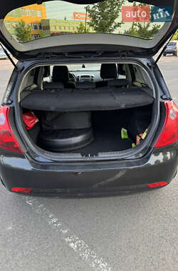 Хэтчбек Kia Ceed 2008 в 