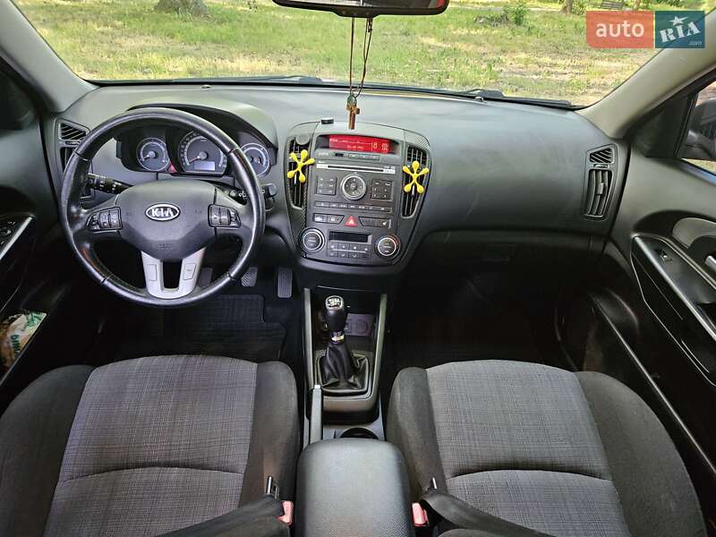 Універсал Kia Ceed 2010 в Звягелі
