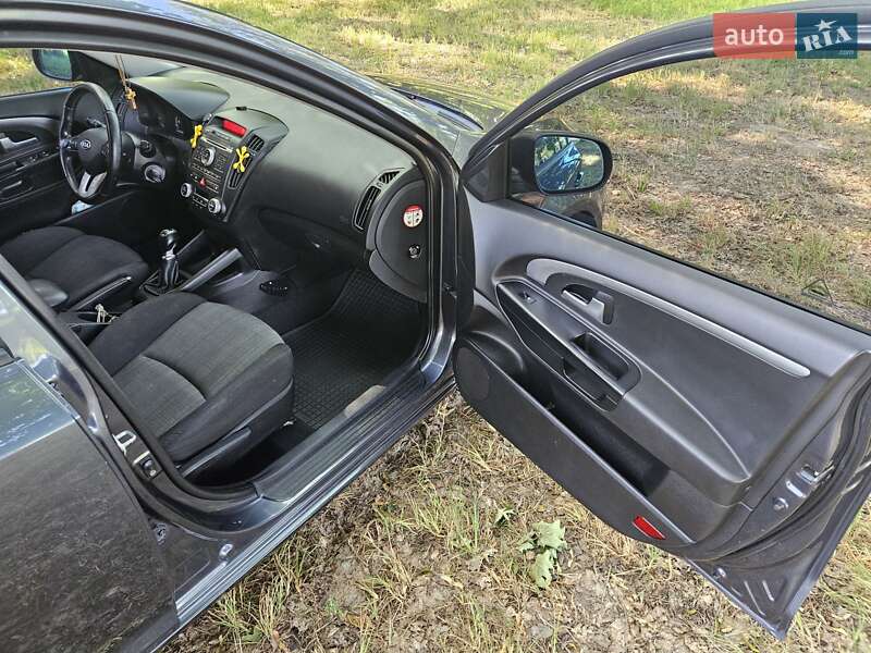 Універсал Kia Ceed 2010 в Звягелі