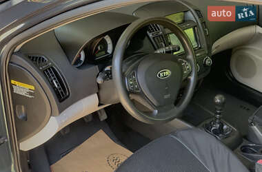 Хэтчбек Kia Ceed 2009 в Нововолынске