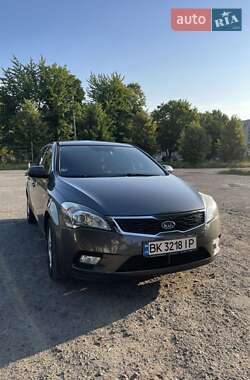 Хэтчбек Kia Ceed 2011 в Дубно