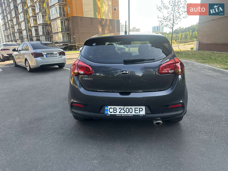 Хэтчбек Kia Ceed 2012 в Чернигове