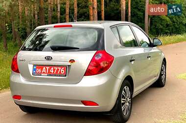 Хэтчбек Kia Ceed 2007 в 