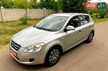 Хэтчбек Kia Ceed 2007 в 
